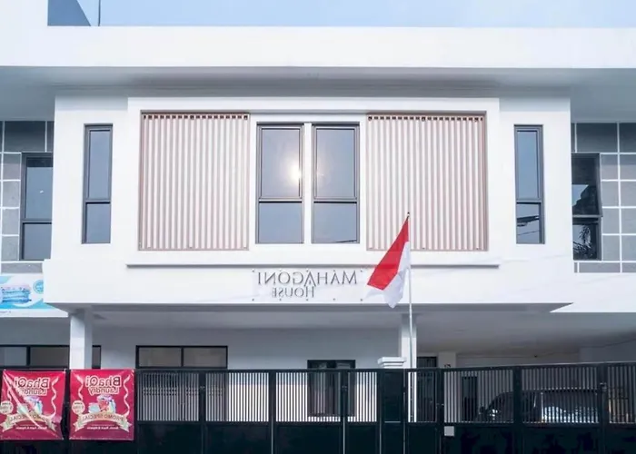 Oyo 94143 Mahagoni House Syariah