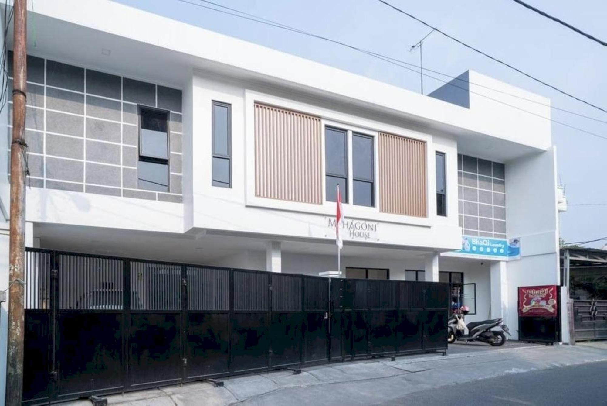 Hotel Oyo 94143 Mahagoni House Syariah Bogor
