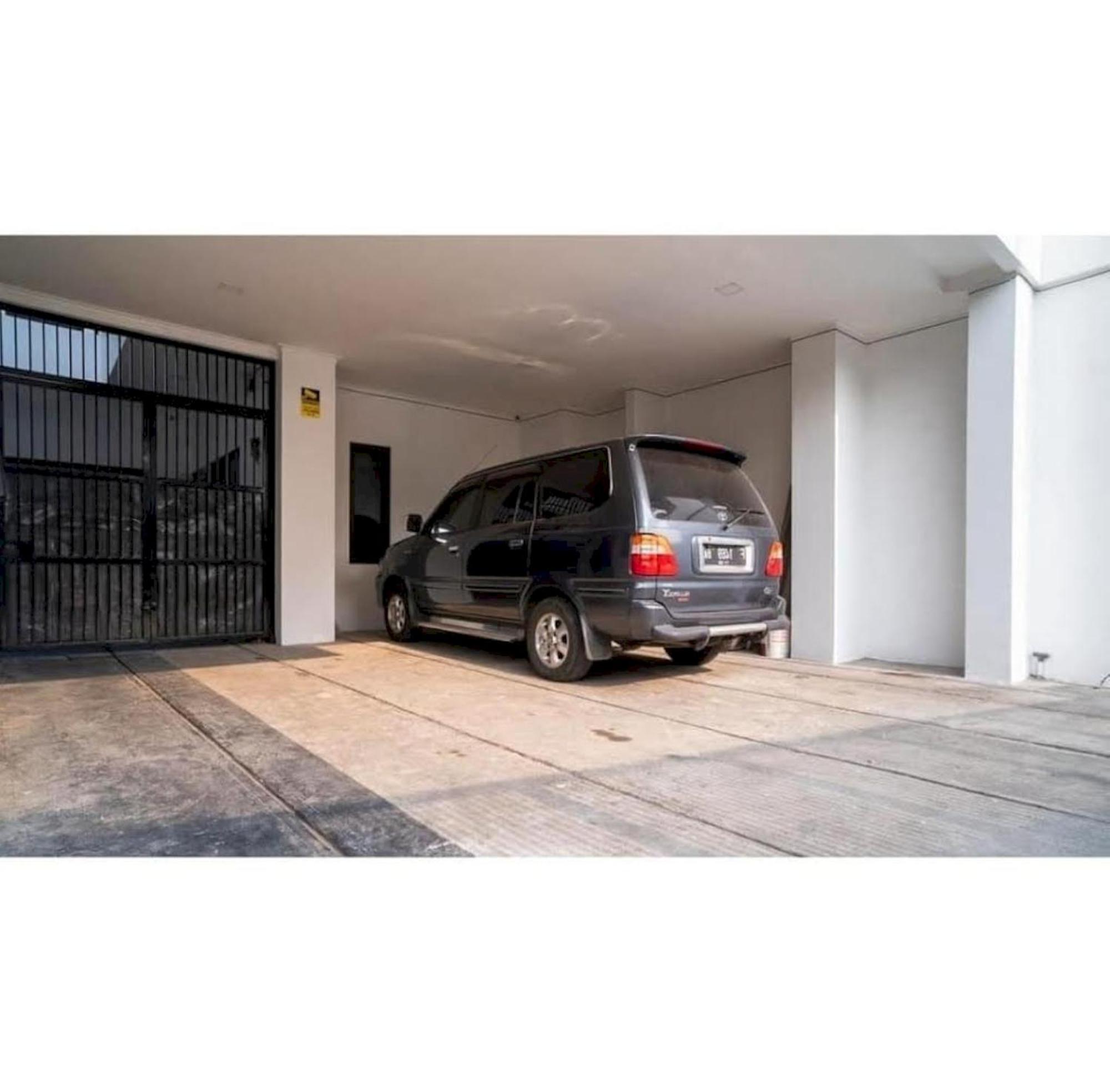 Oyo 94143 Mahagoni House Syariah 2*