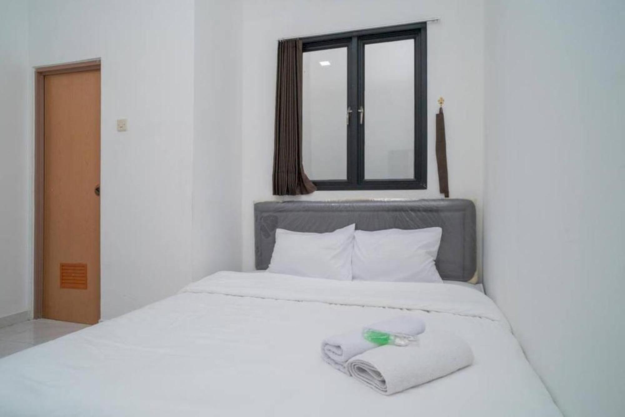 Oyo 94143 Mahagoni House Syariah Hotel