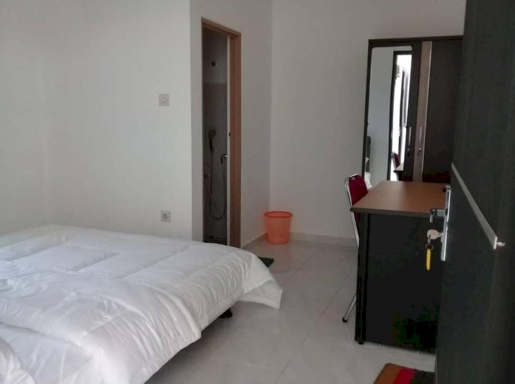 Oyo 94143 Mahagoni House Syariah