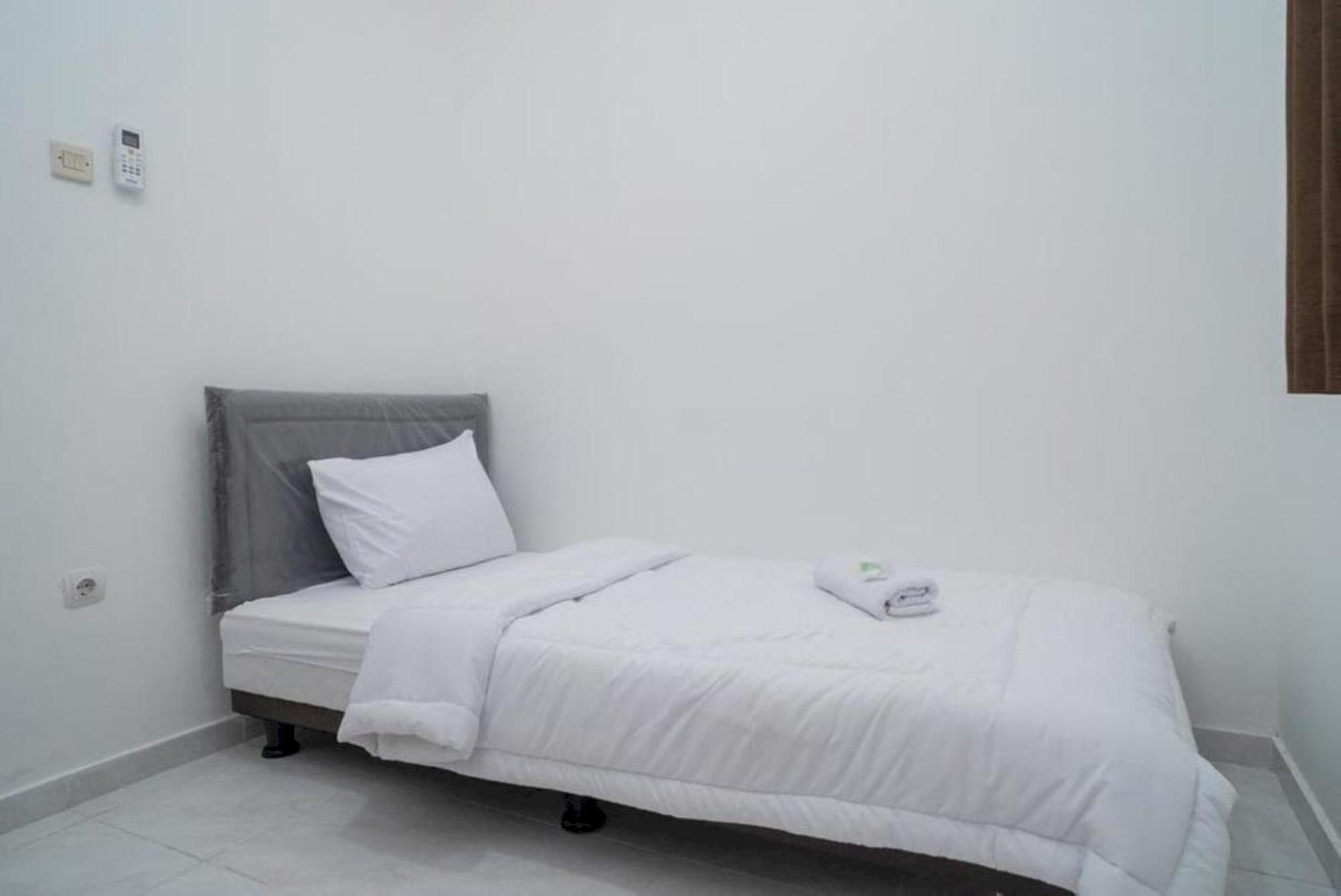 Hotel Oyo 94143 Mahagoni House Syariah