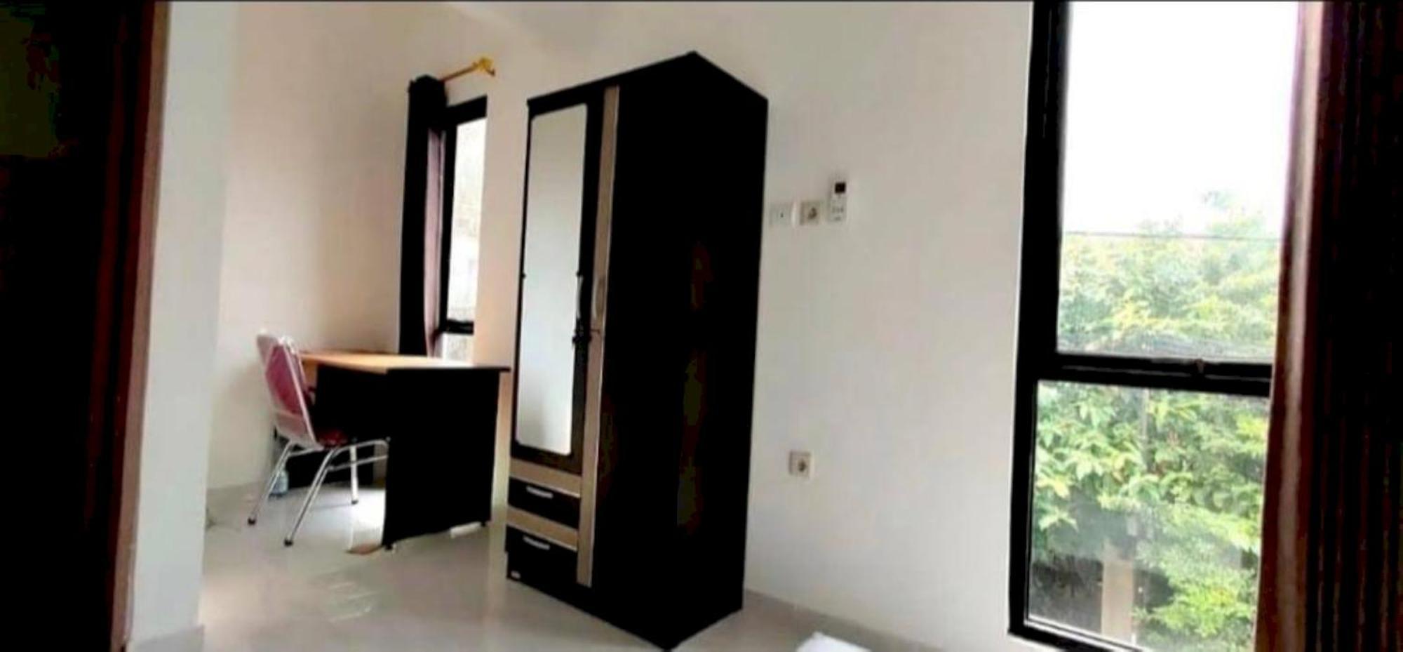 Oyo 94143 Mahagoni House Syariah Hotel 2*