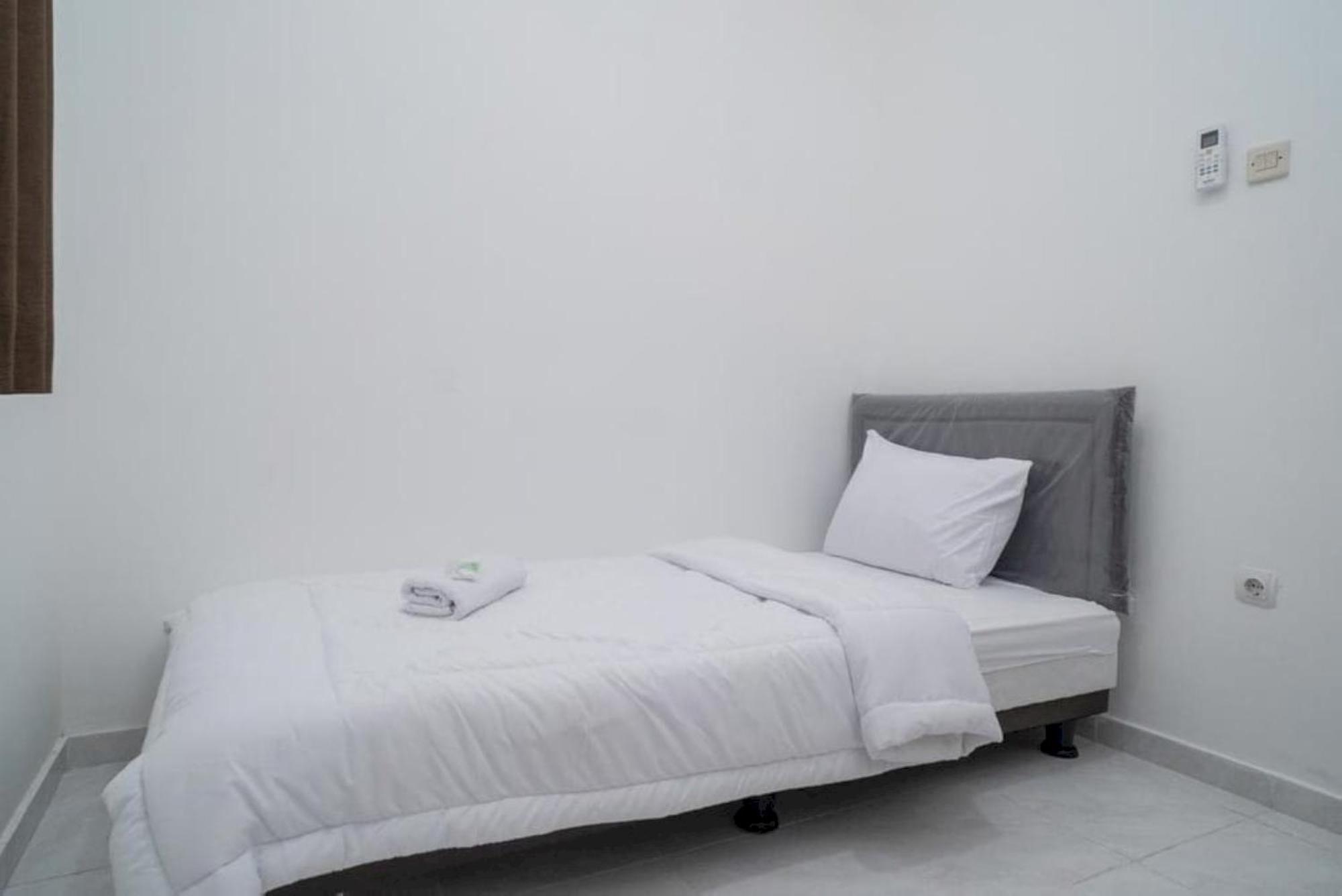 Oyo 94143 Mahagoni House Syariah 2*